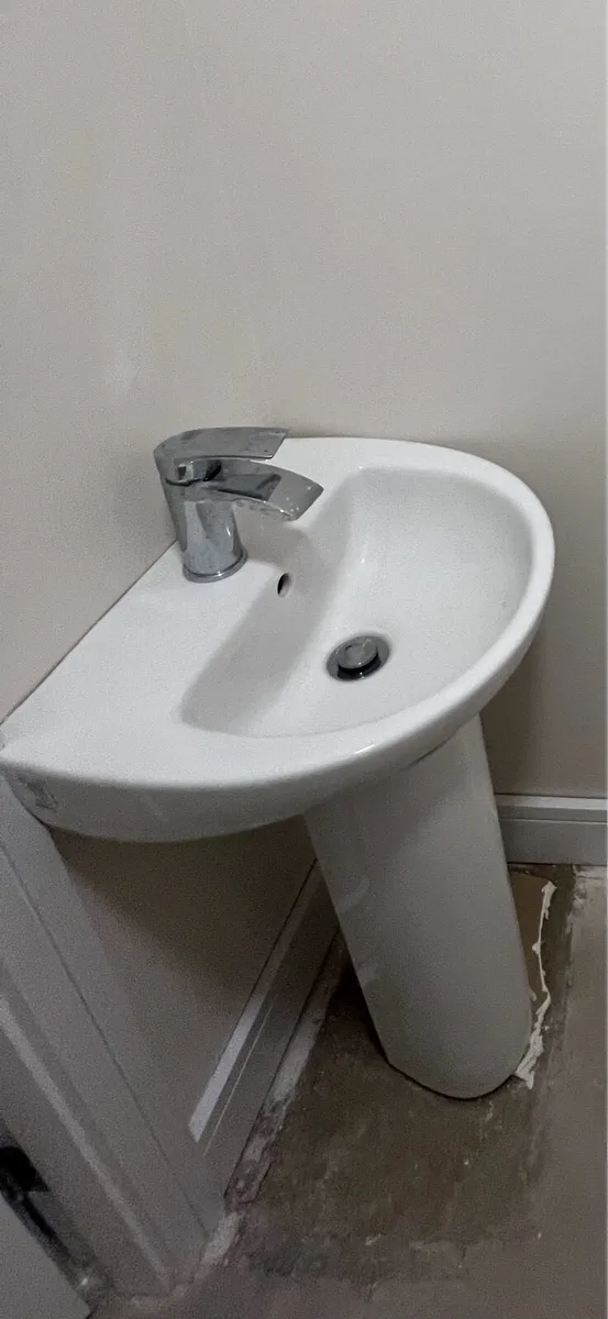 Bath, Shower, Sink, Taps, Radiators, Shower Tray - Image 2