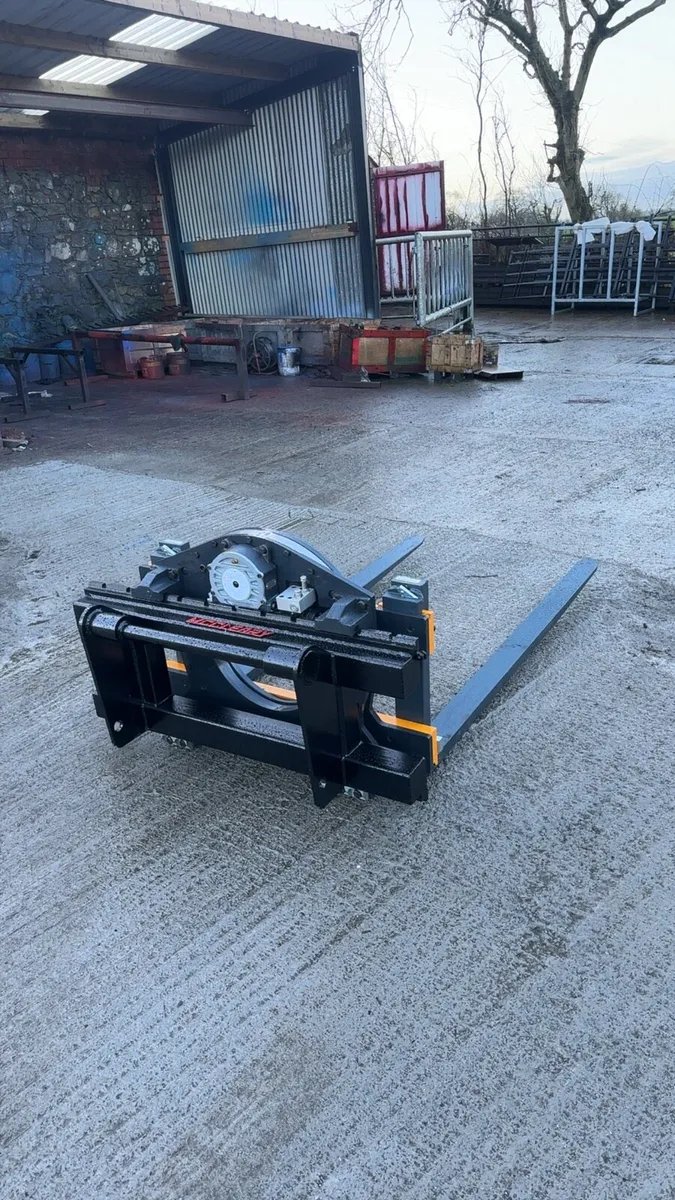 Rotating forks. JCB pin&cone euro hitch manitu - Image 1