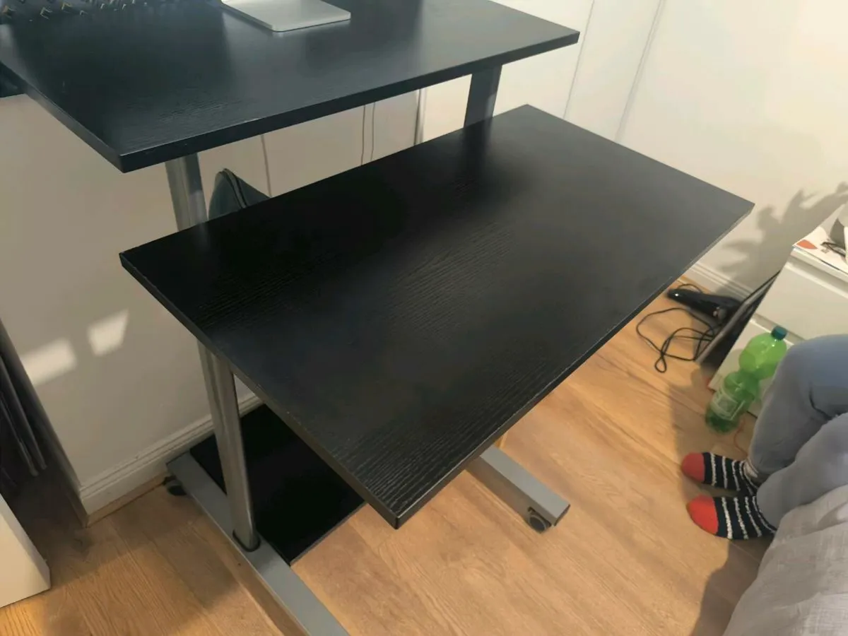 Height adjustable desk - Image 1