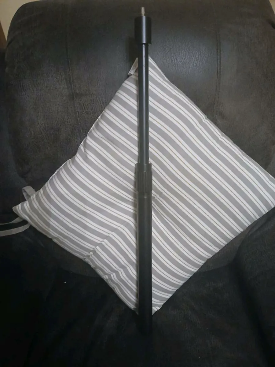 Telescopic extension for snooker 
Extends from 15 - Image 1