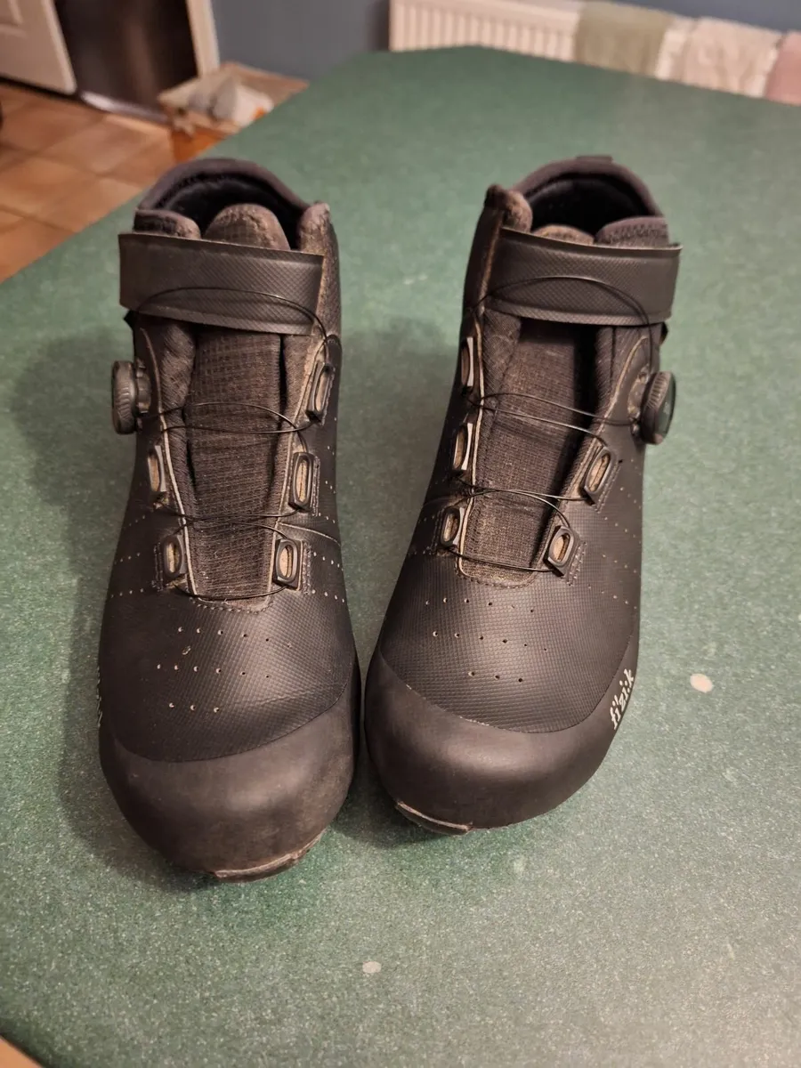 Cycling shoes - Image 1