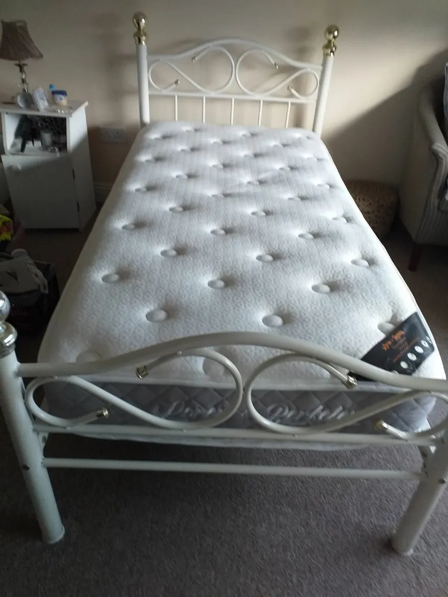 Single bed and new mattresse - Image 1