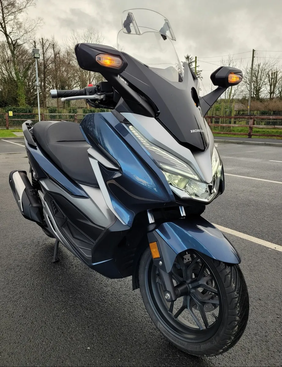 HONDA FORZA 300. EXCELLENT BIKE - Image 1