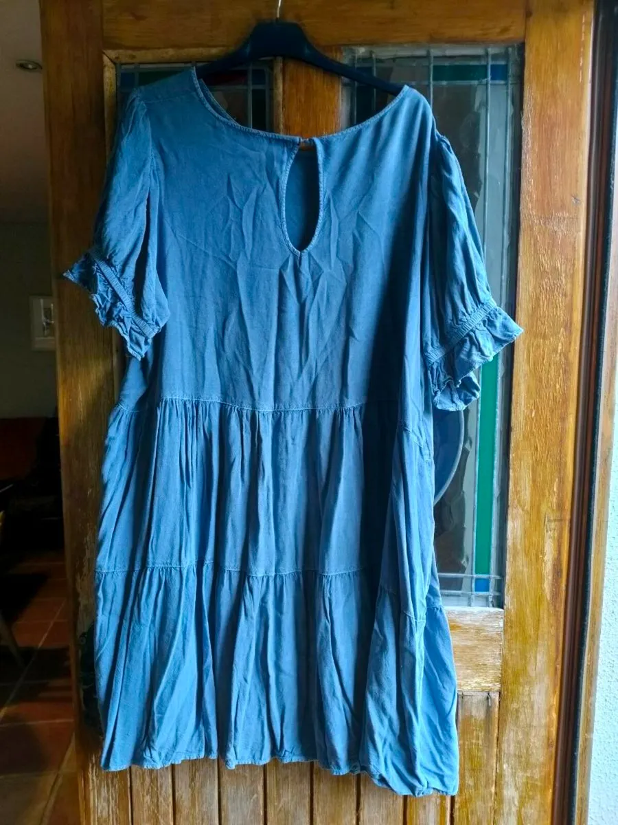 New look Curves Denim tiered smock dress, mid slee - Image 4