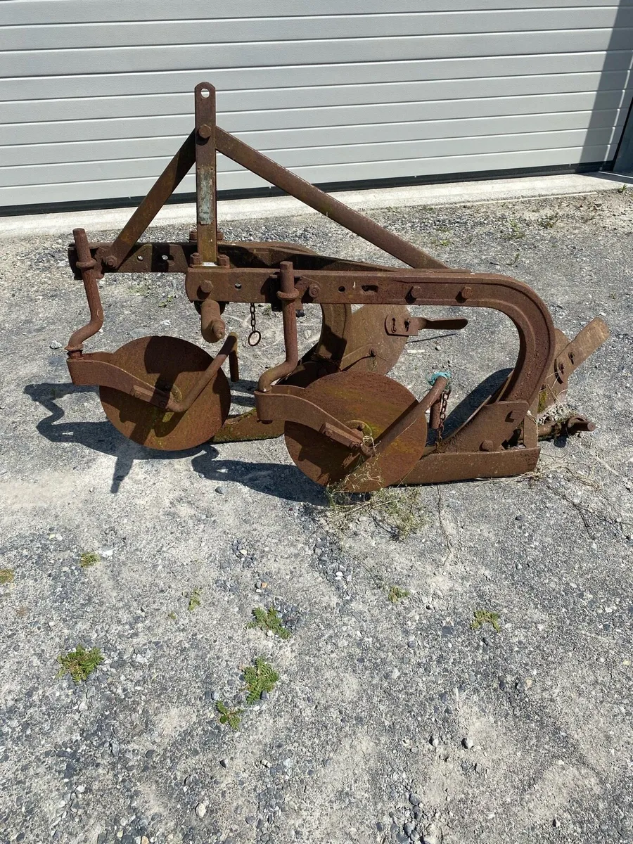 Vintage machinery - Image 1