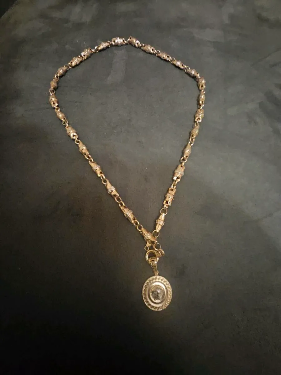 Gold chain - Image 1
