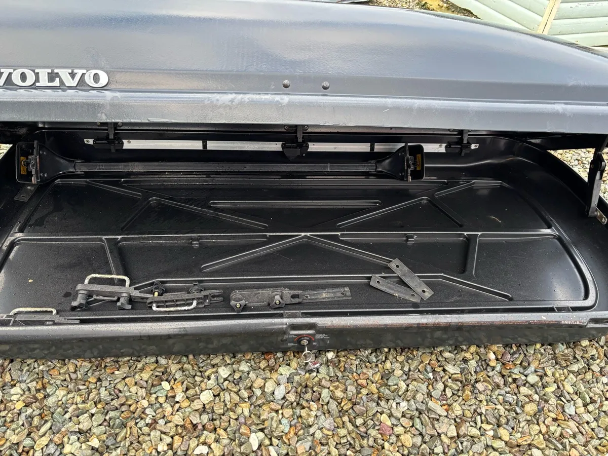 Roof box - Image 2