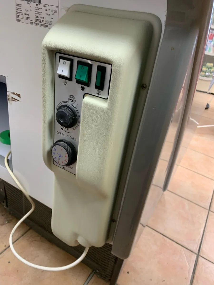 Deli display fridge - Image 2