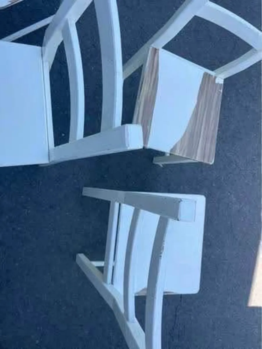 4 chairs - Image 2
