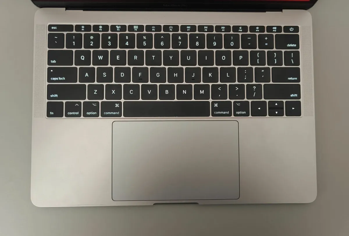 13" Macbook Pro 2017, i5, 16GB, 256GB - Image 3