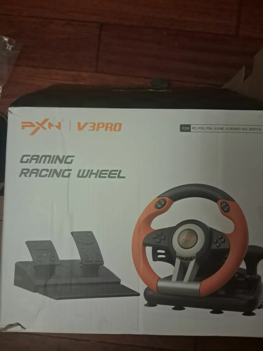 Racing wheel and pedals - Image 2