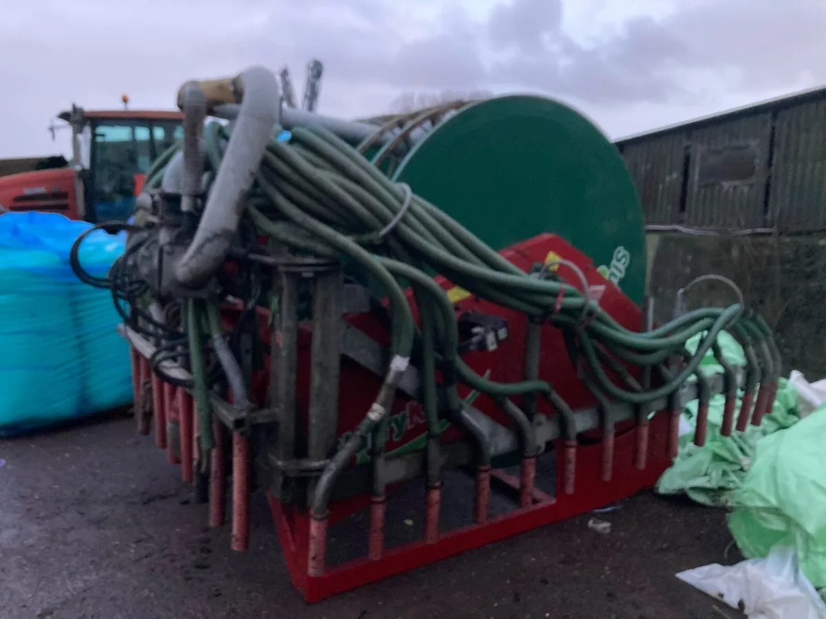 Umbillical units - Image 1