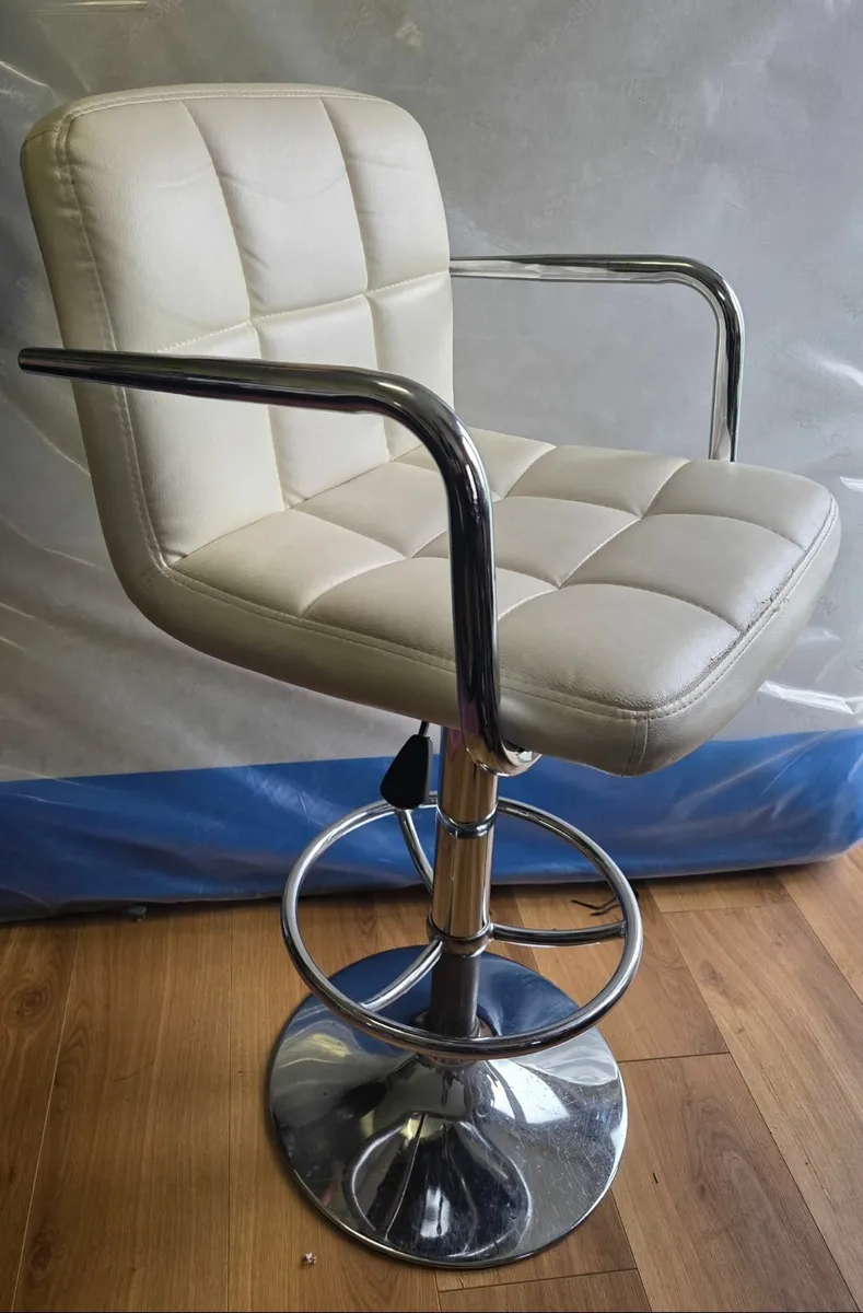 Bar stools - Image 1