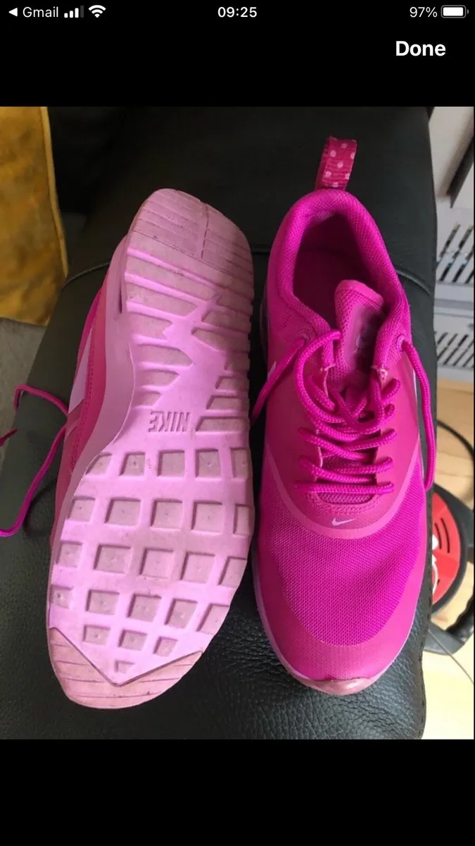Girls Nike trainers size 3.5 €20 - Image 2