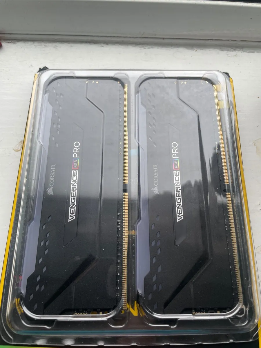 Corsair Vengeance RGB PRO 16GB DDR4 2x8 - Image 2