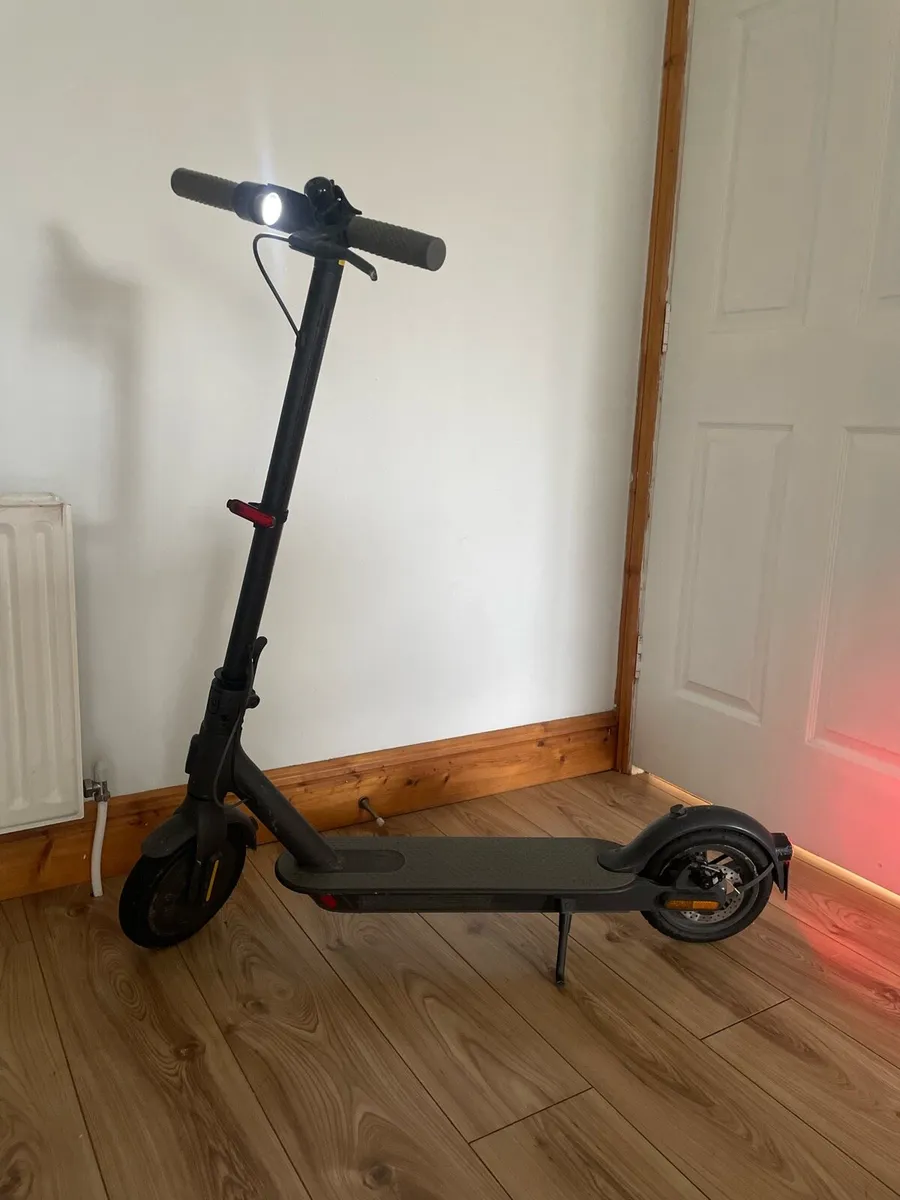 Xiaomi Mi Electric Scooter 1S - Image 1