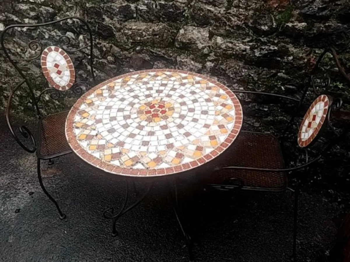 Iron patio table and chairs - Image 1