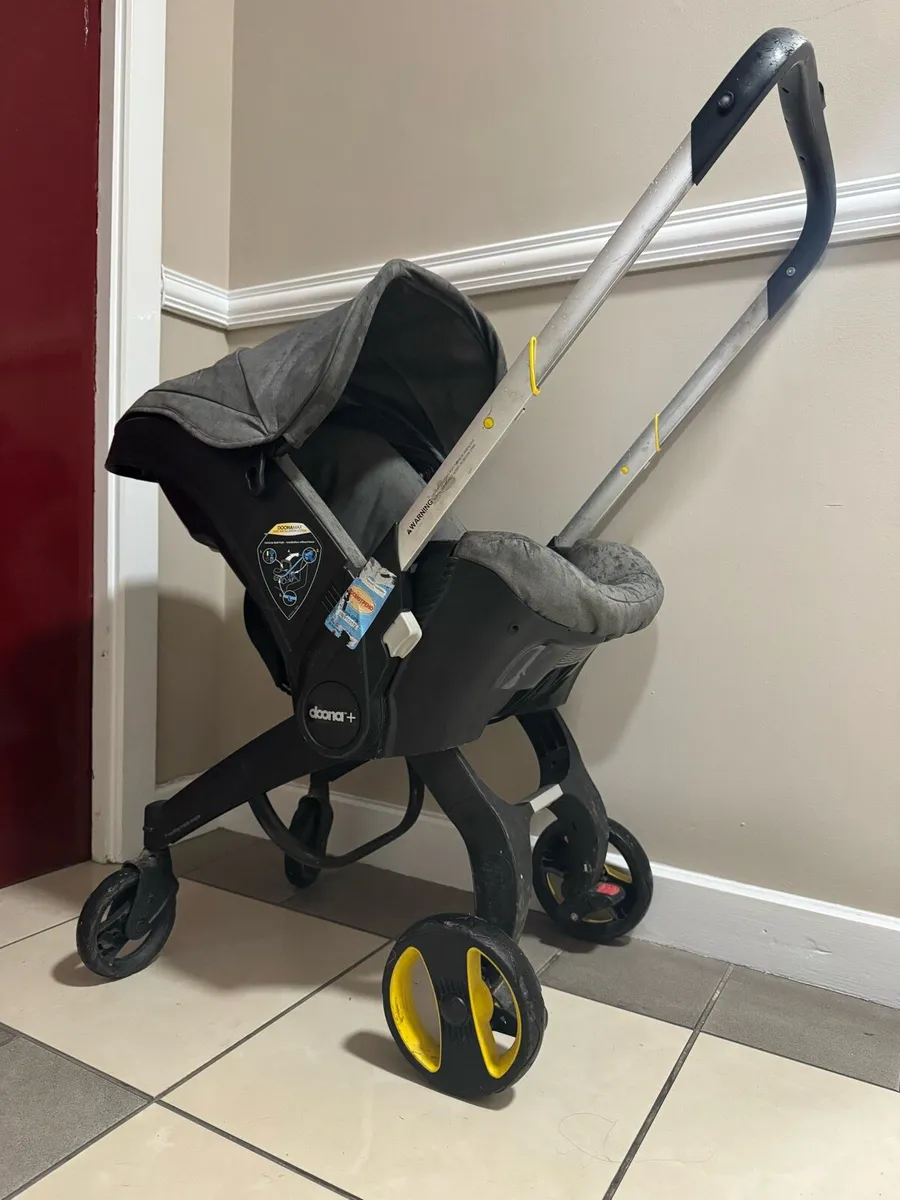 Doona stroller and car seat with newborn insert