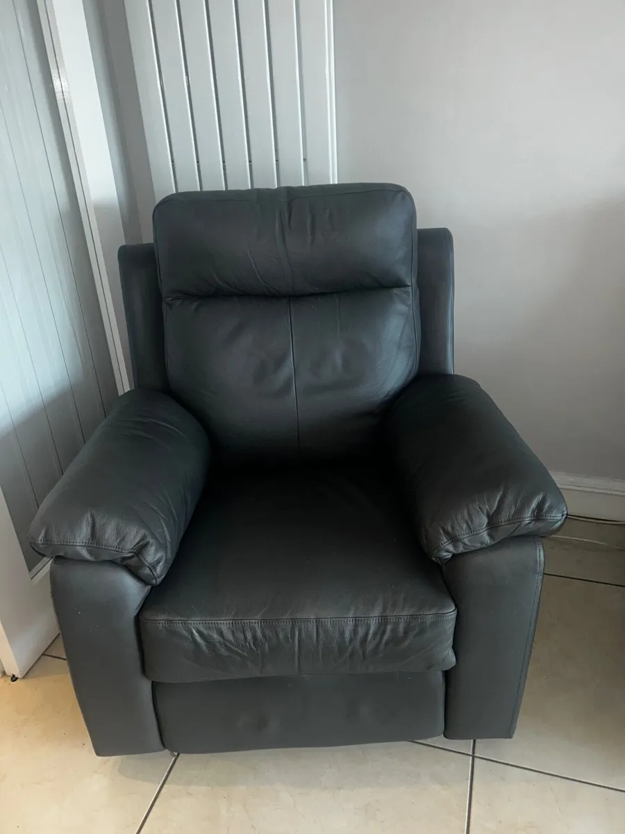 3 Piece Leather Grey Suite of Recliner Furniture - Image 3