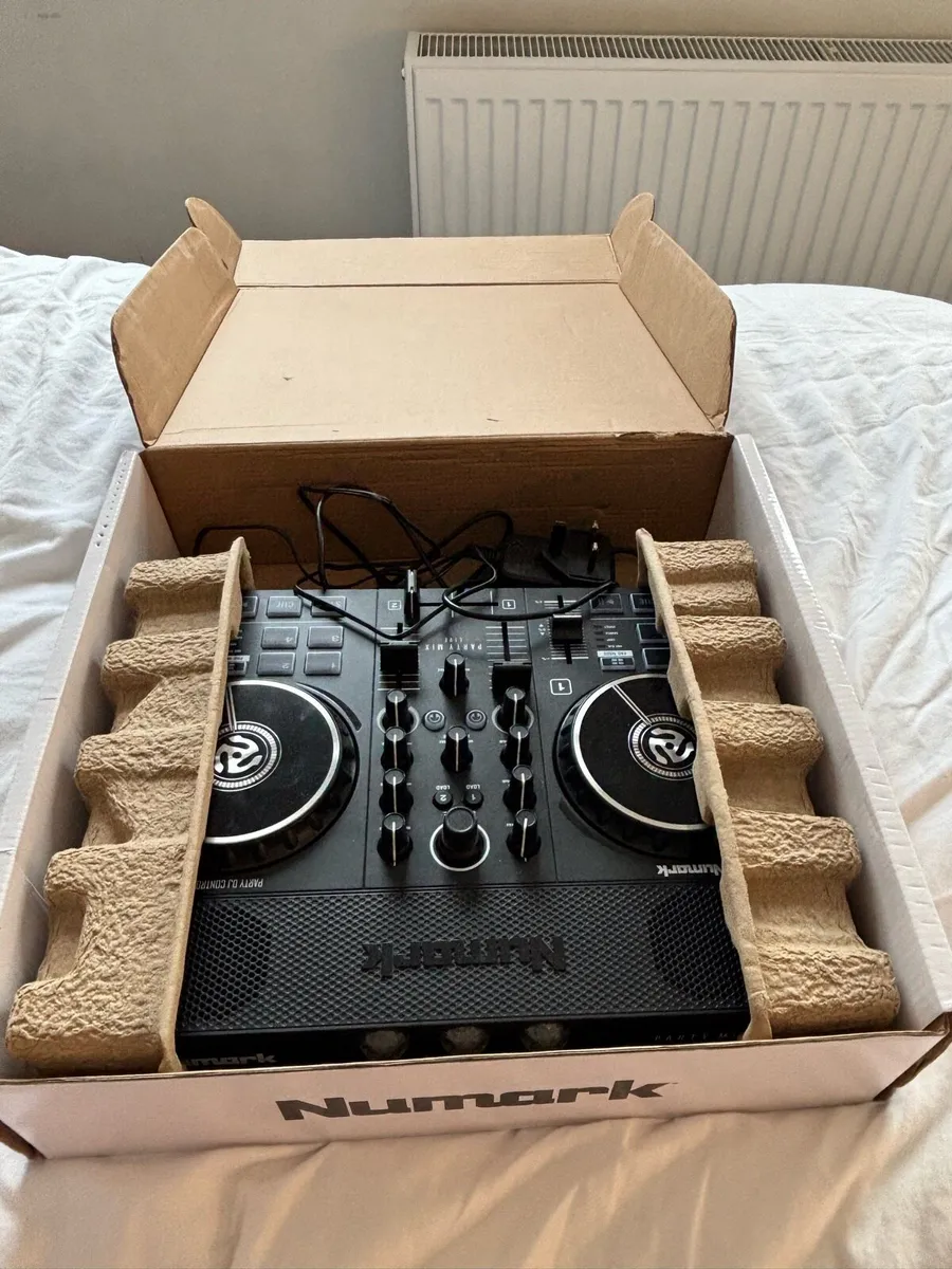 Numark Party Mix Live DJ controller never used. - Image 3