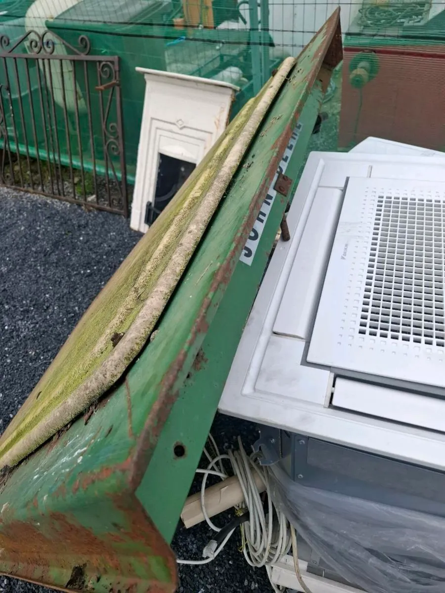 John deere  roof - Image 3