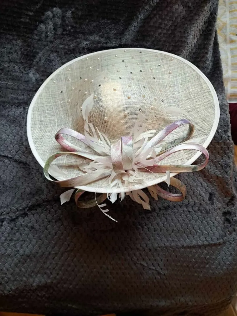ladies headpiece - Image 1