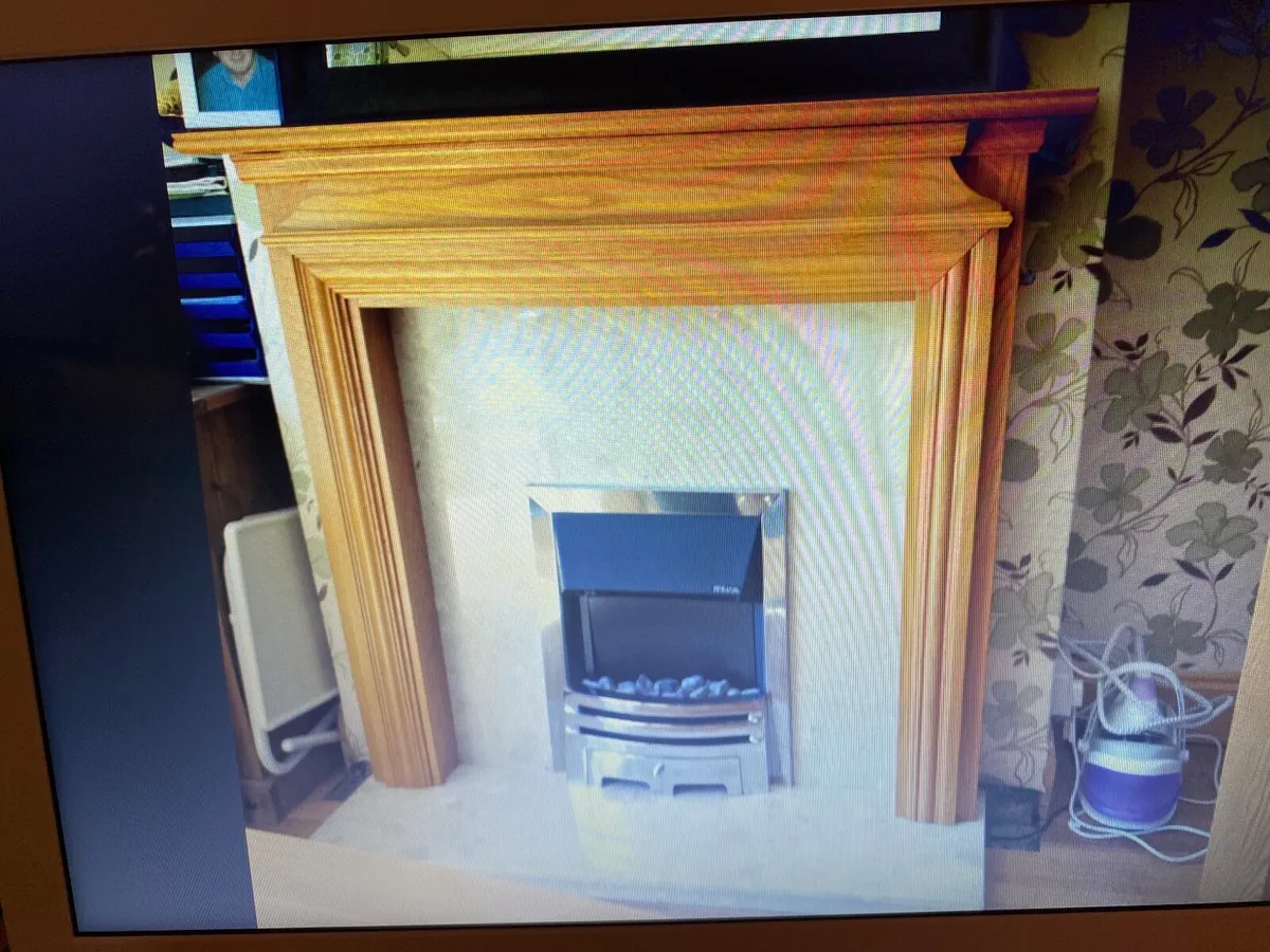 Electric fire with surround - Image 1