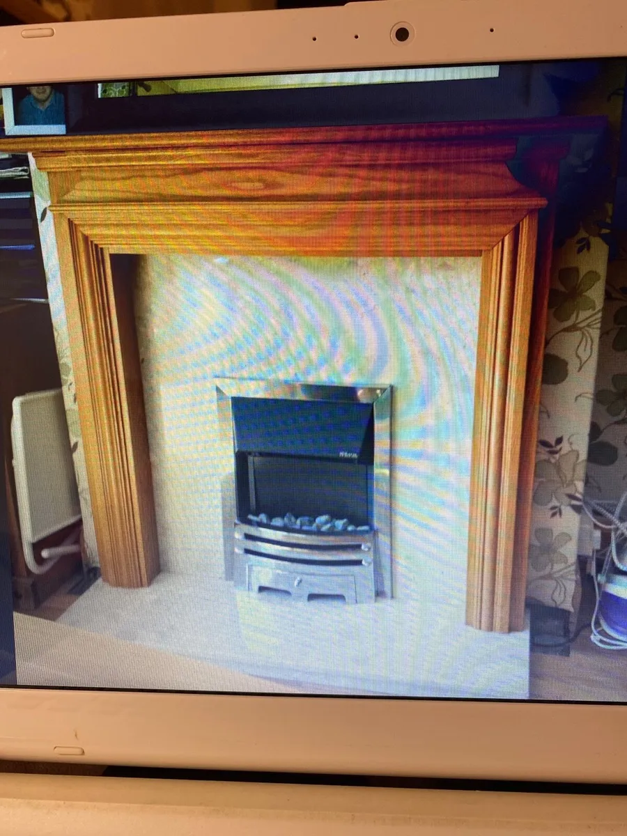 Electric fire with surround - Image 2