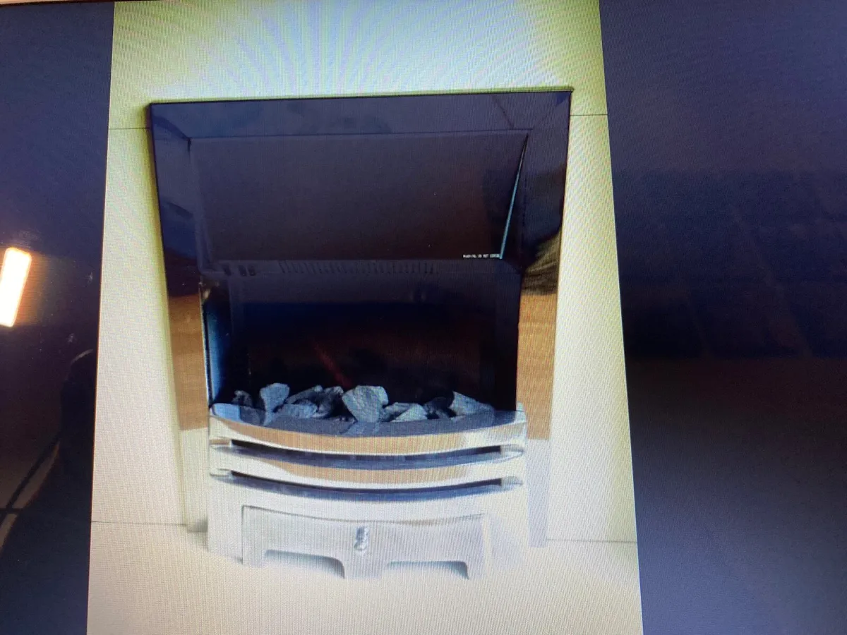 Electric fire with surround - Image 3