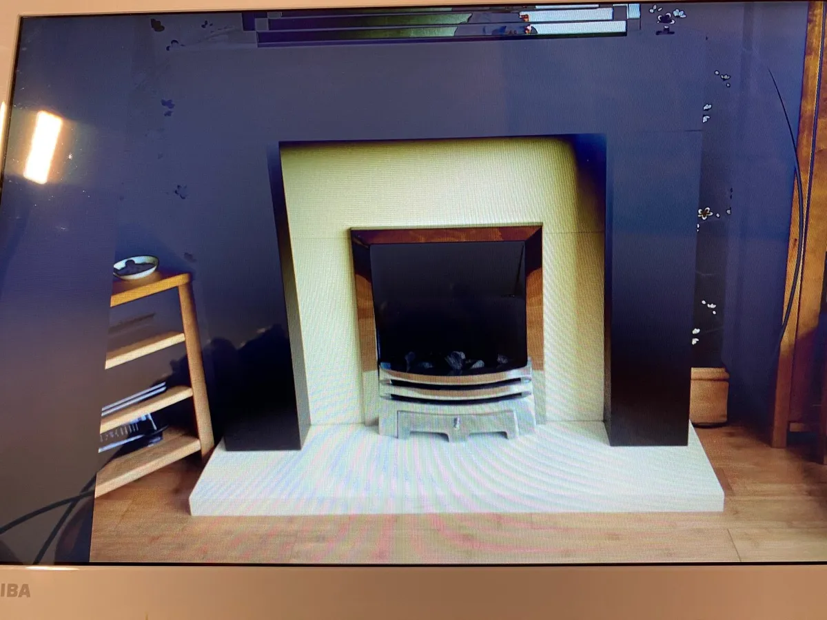 Electric fire with surround - Image 1