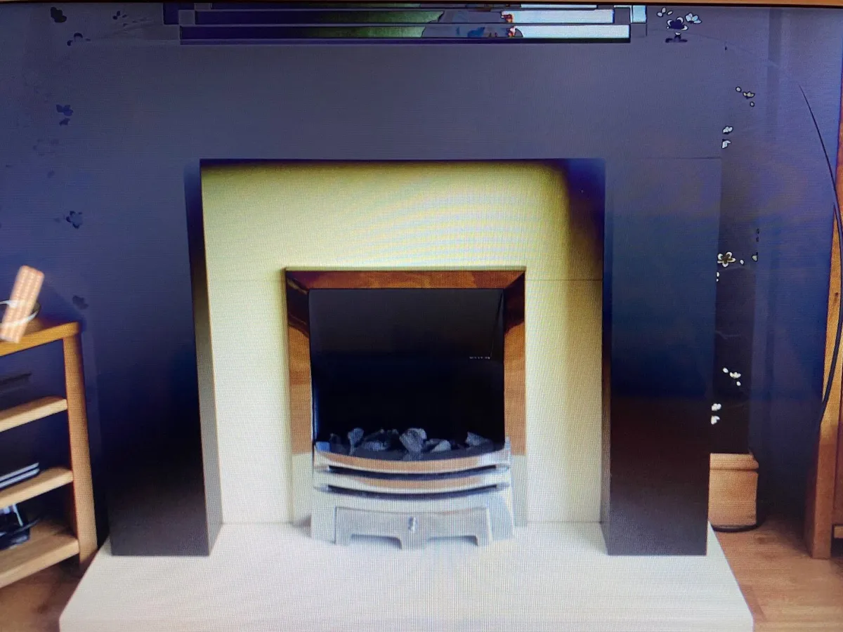 Electric fire with surround - Image 2