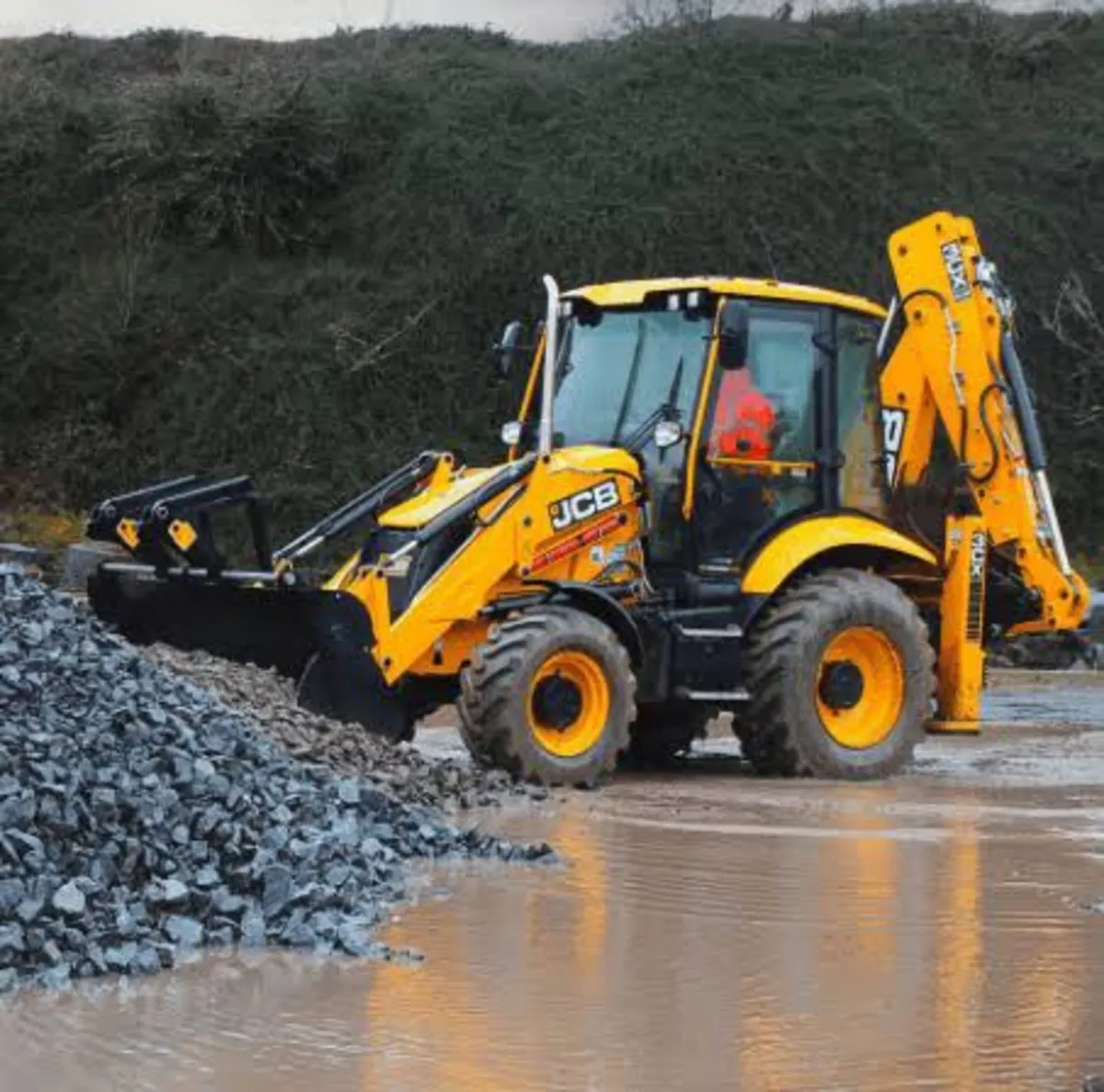 JCB 3cx Operator Required & Excavator