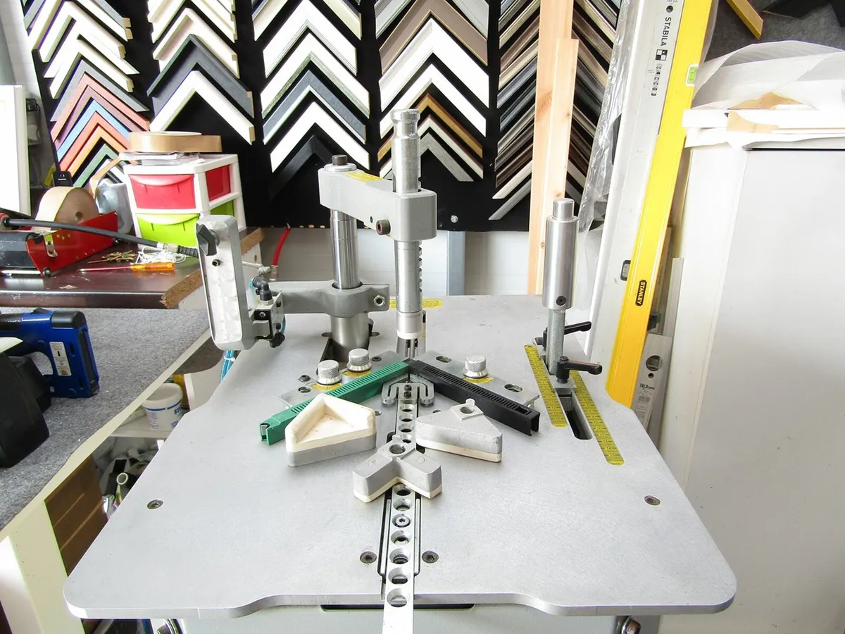 Under pinner & Canvas stretcher - Image 4