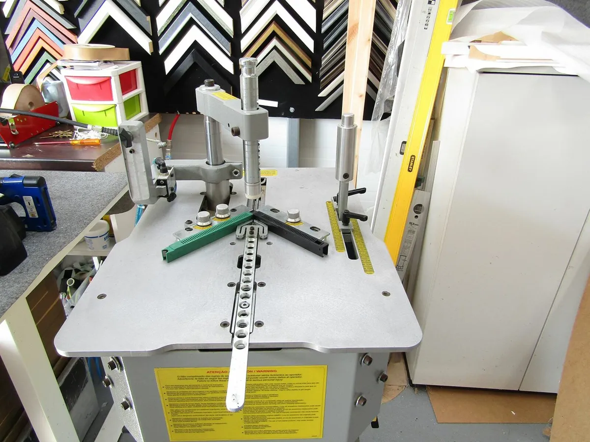 Under pinner & Canvas stretcher - Image 3