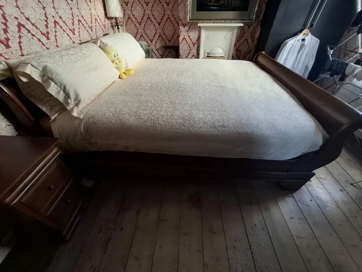 Sleigh bed (King size) - Image 1