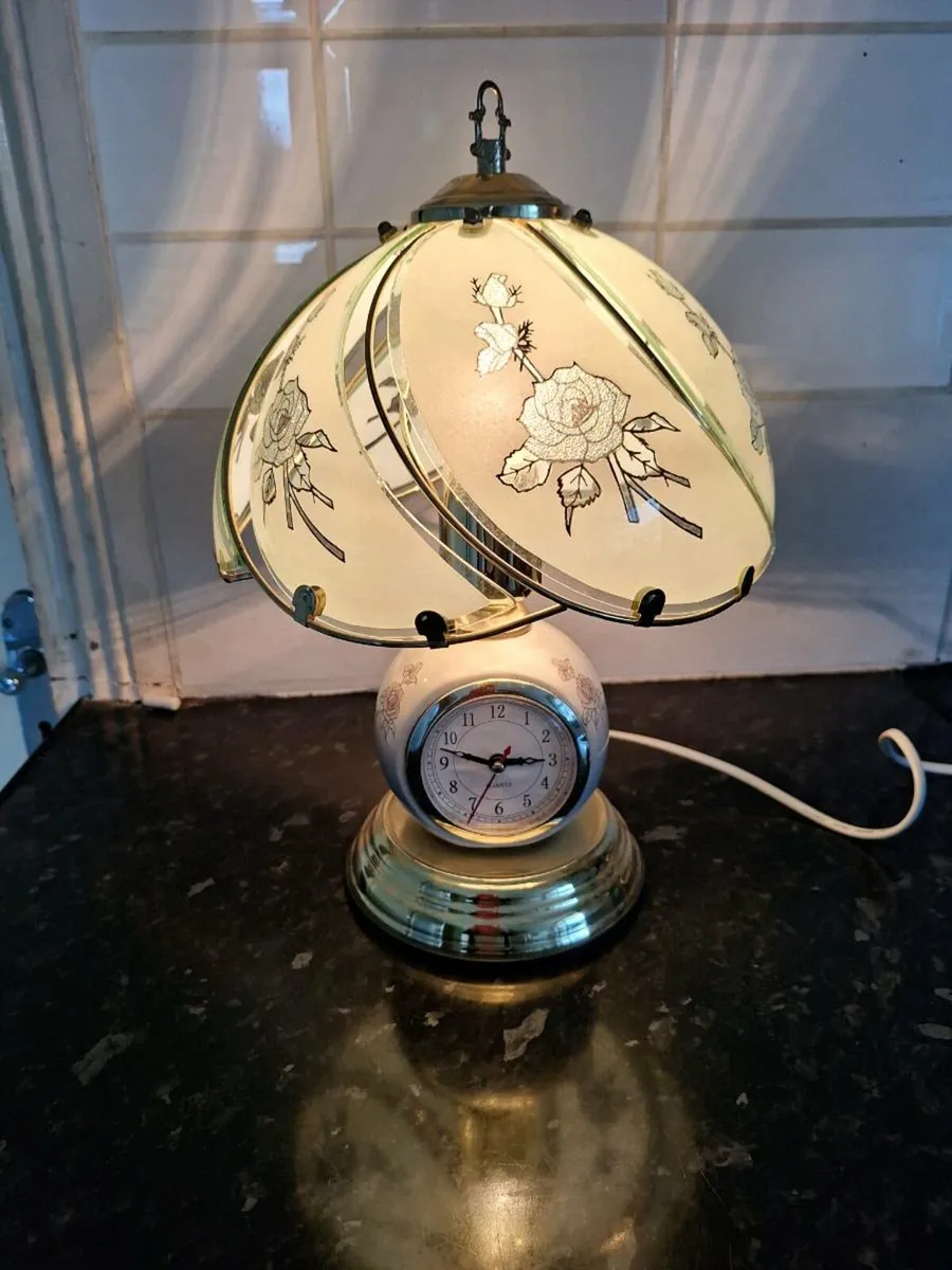 Lovely touch lamp with clock - Image 3