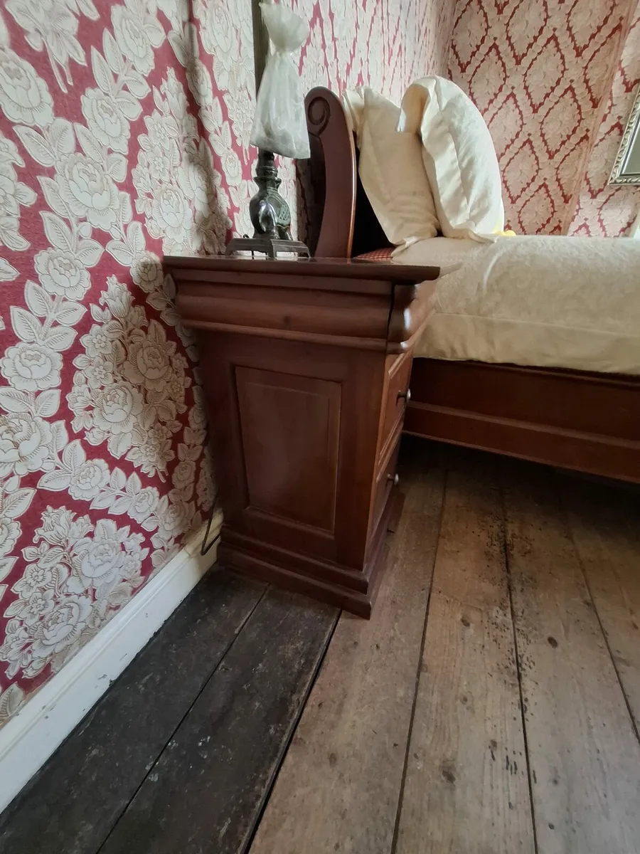 3 drawer Bedside cabinets x2 - Image 1