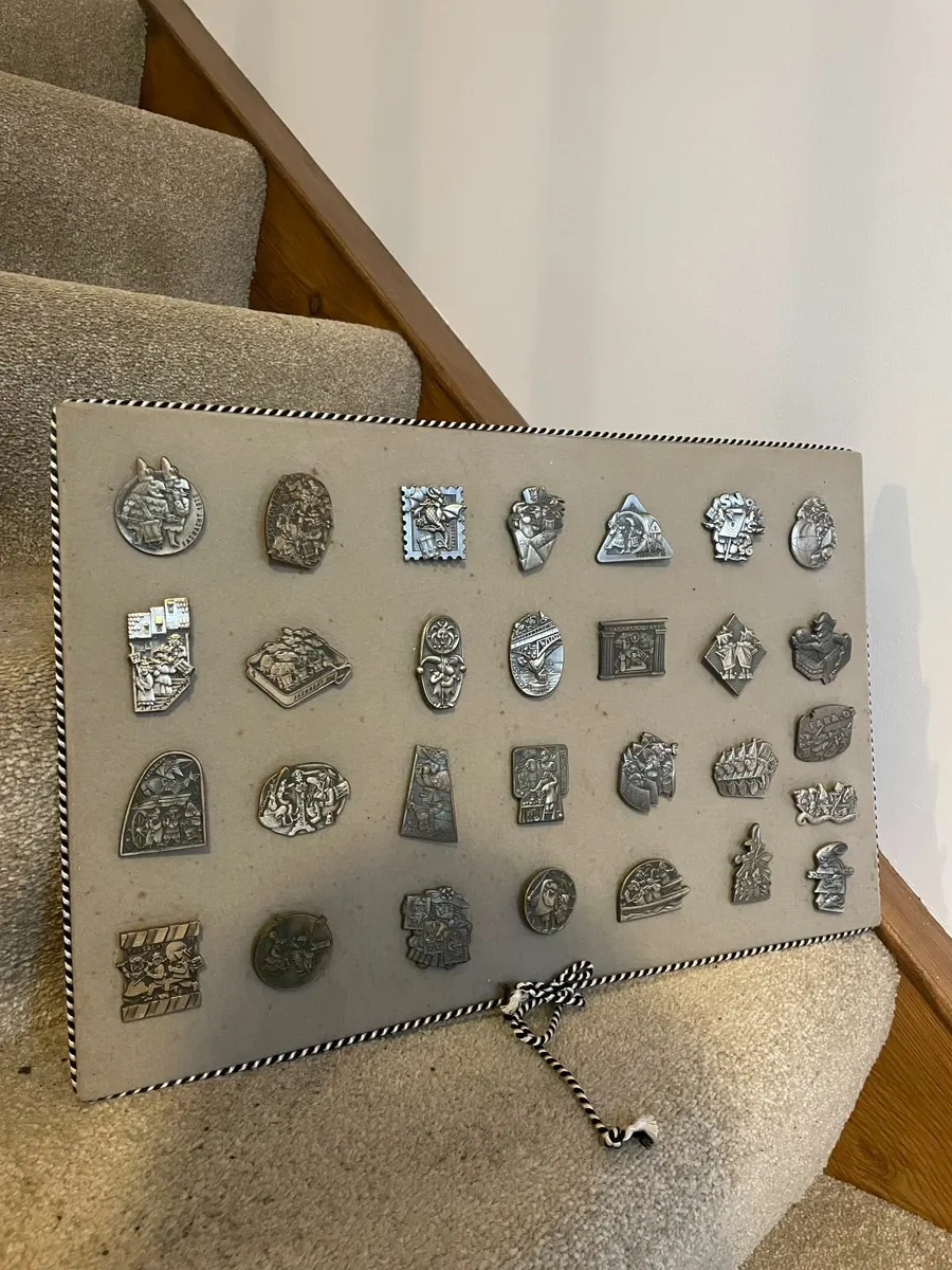 Vintage FASNACHT festival badges 1976-2004 - Image 1