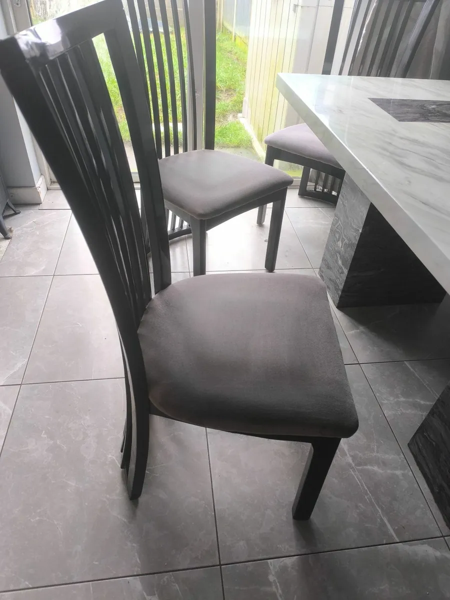 Dining table and chairs - Image 2