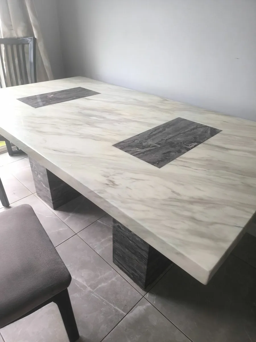 Dining table and chairs - Image 1