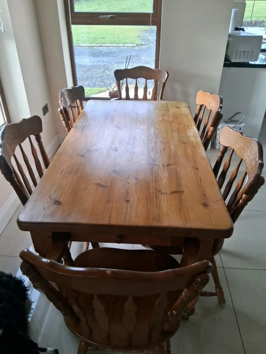 Solid pine table 6 oak chairs - Image 2