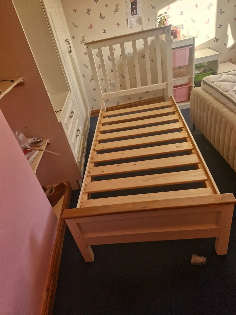 Bed frame - Image 1