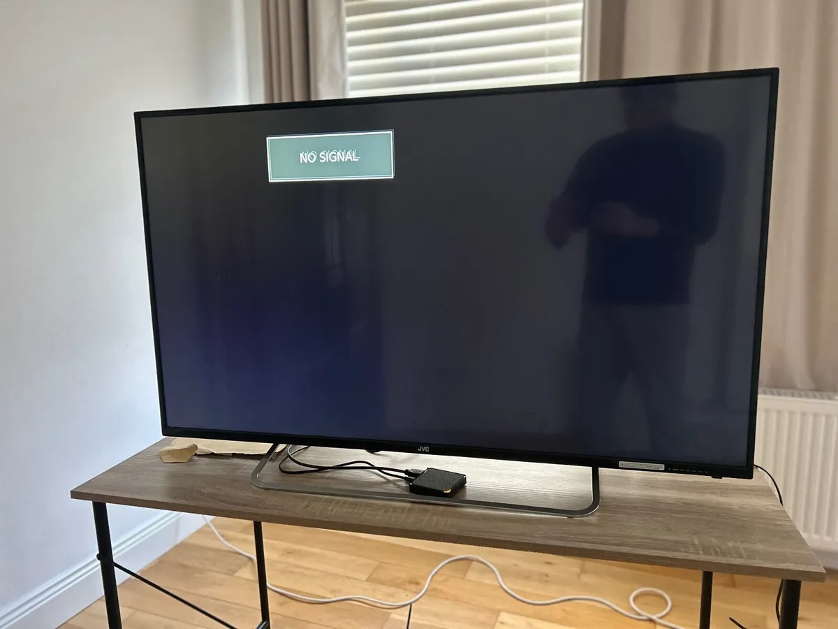 JVC HD LED 49’ - Image 1