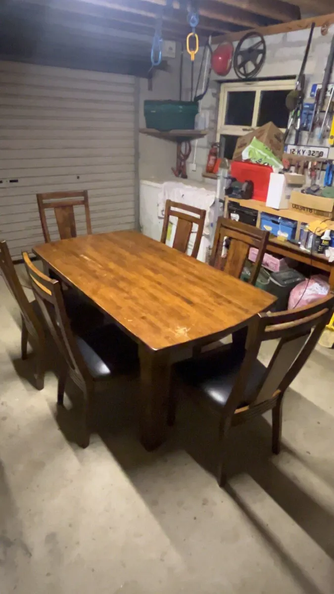 Table and chairs - Image 2