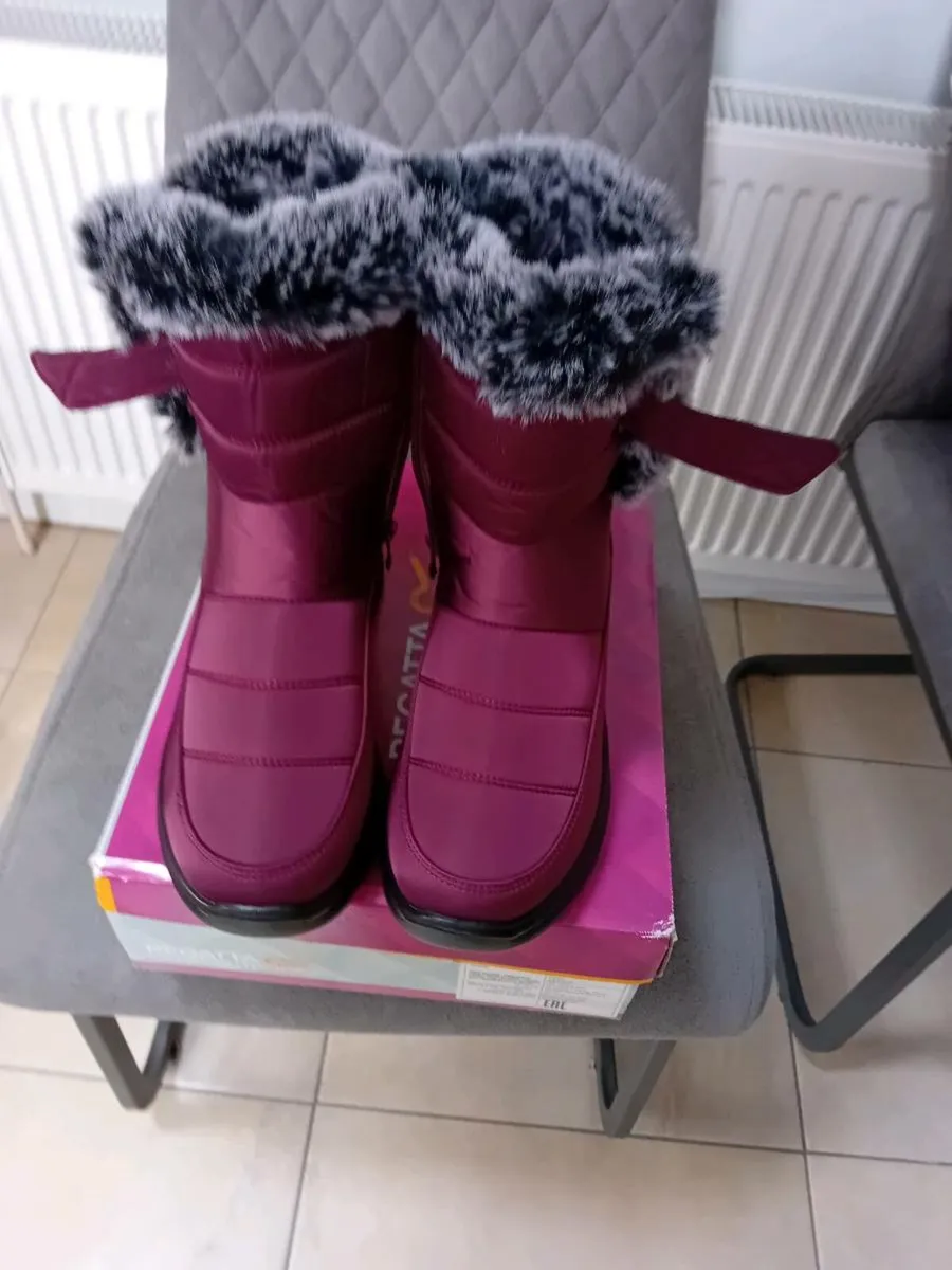 LADIES BOOTS NEW - Image 1