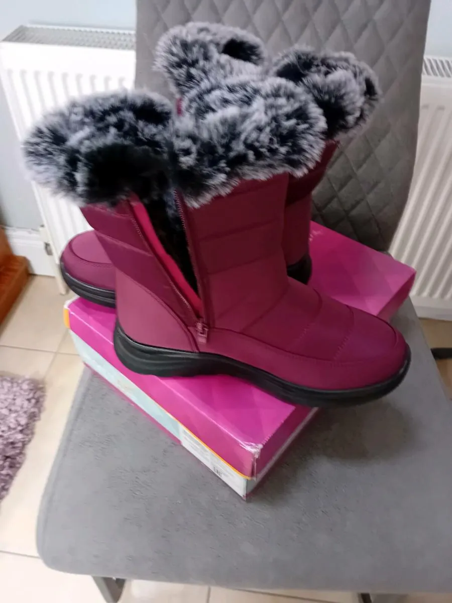 LADIES BOOTS NEW - Image 2