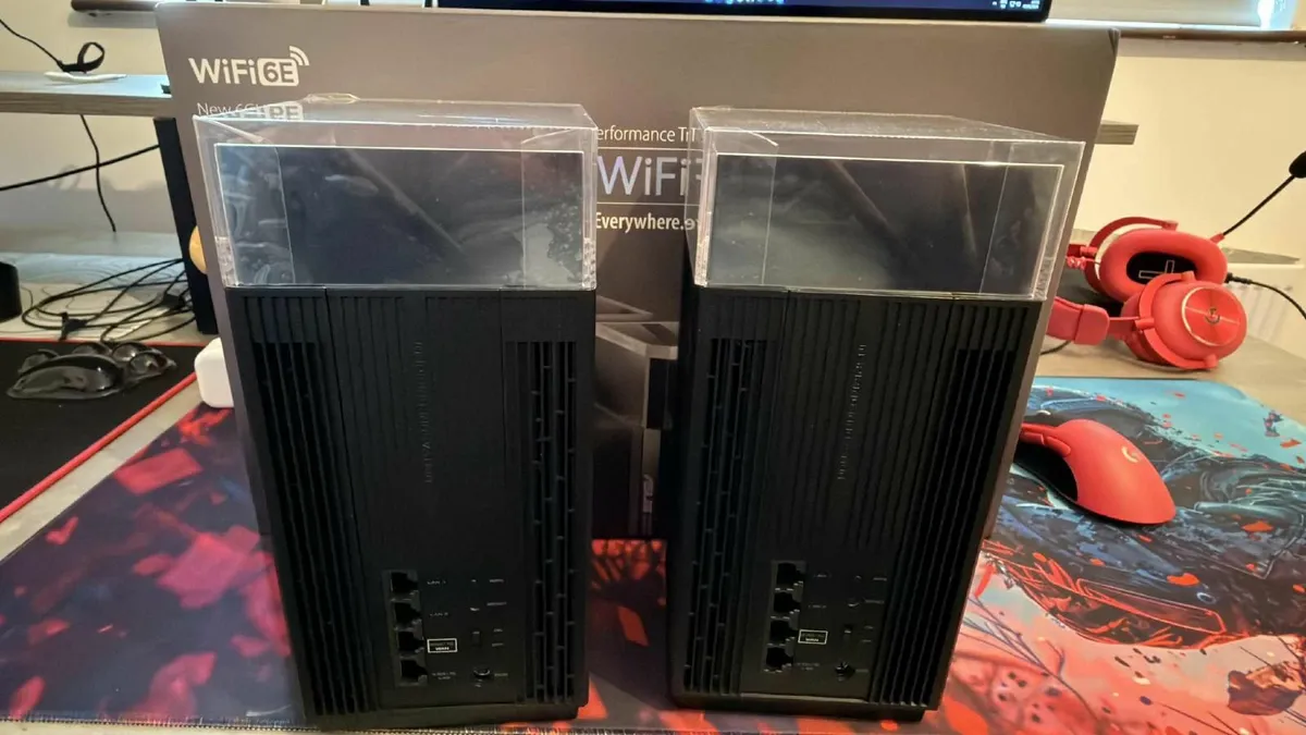 Asus ZenWifi Pro ET12 AXE11000 router - Image 2