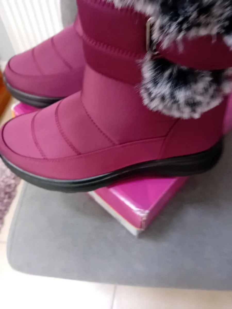 LADIES BOOTS NEW - Image 3