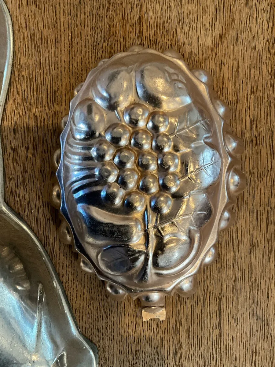 3 Moulds- 1 Glass, 2 Metal - Image 3