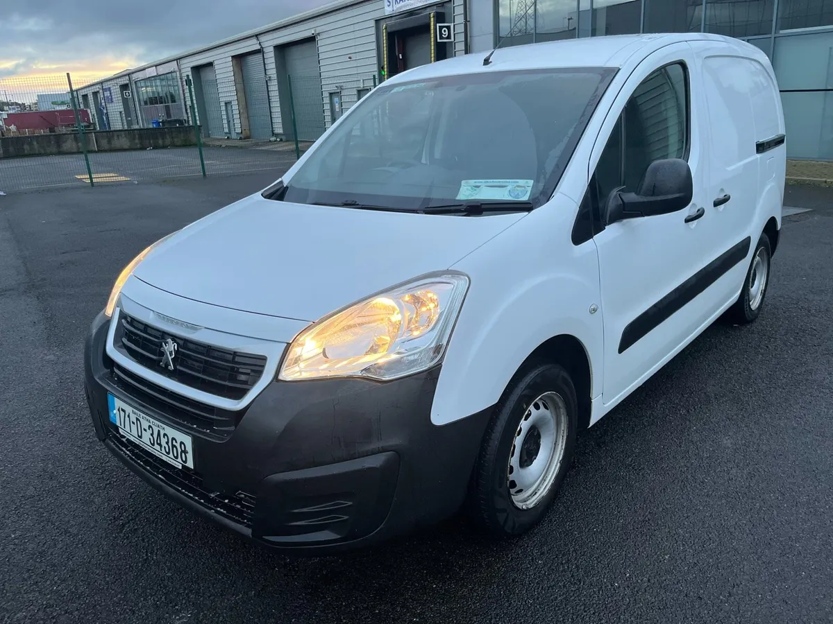 Mint low mileage Peugeot Partner DOE 5/26 Tax 7/26 - Image 3